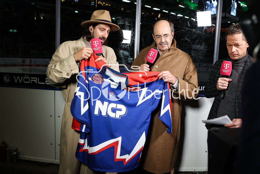 Augsburger Panther - Nürnberg ICE Tigers | v. l. Patrick EHELECHNER / Fritz von Thurn und Taxis / Sascha BANDERMANN beim DEL Retro Spiel zwischen Augsburg und Nürnberg