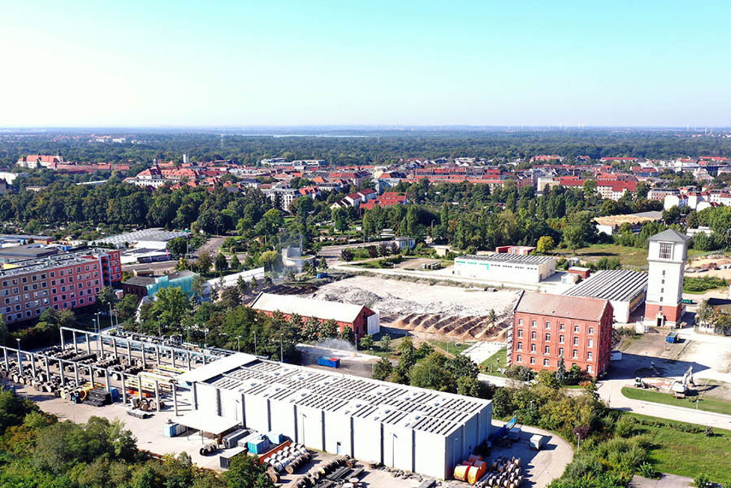 Foto: Leipzig - Schornstein der Stadtwerke Leipzig | Das Team hinter BILDLEXIKON LEIPZIG bündelt historische wie aktuelle Informationen über die Stadt Leipzig in Text und Bild auf einer Plattform und stellt diese der interessierten Öffentlichkeit zur Verfügung.