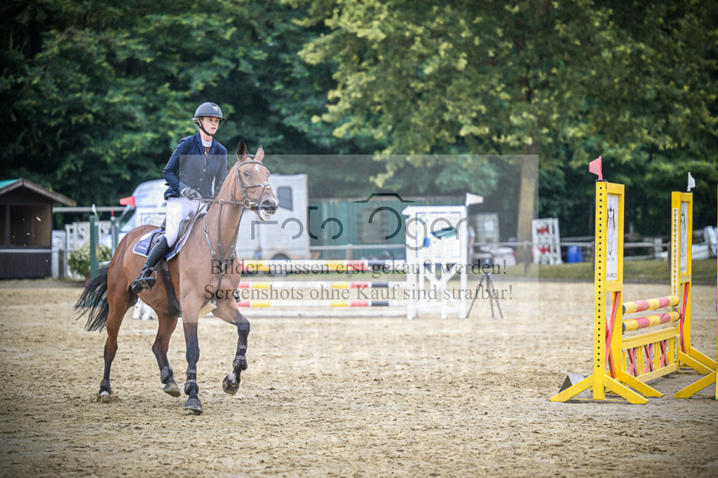 DOS_2515 | Entdecke hochwertige Reitturnierfotos von Foto Oger. Professionell, emotional und authentisch – jetzt Lieblingsmomente im Shop bestellen.Deutschlandweite Turnierfotografie. - Realisiert mit Pictrs.com