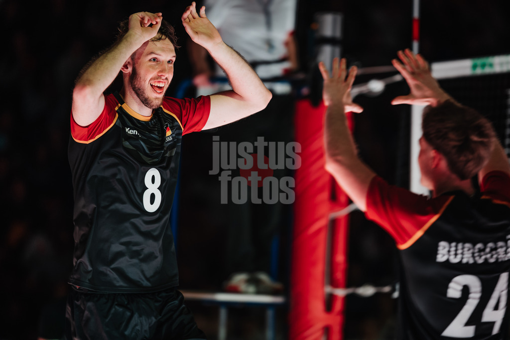 Volleyball | Männer | Testspiel | Deutschland vs. Italien | 26.05.2025 | v.l. Filip John (#8, Deutschland) und Eric Burggräf (#24, Deutschland)