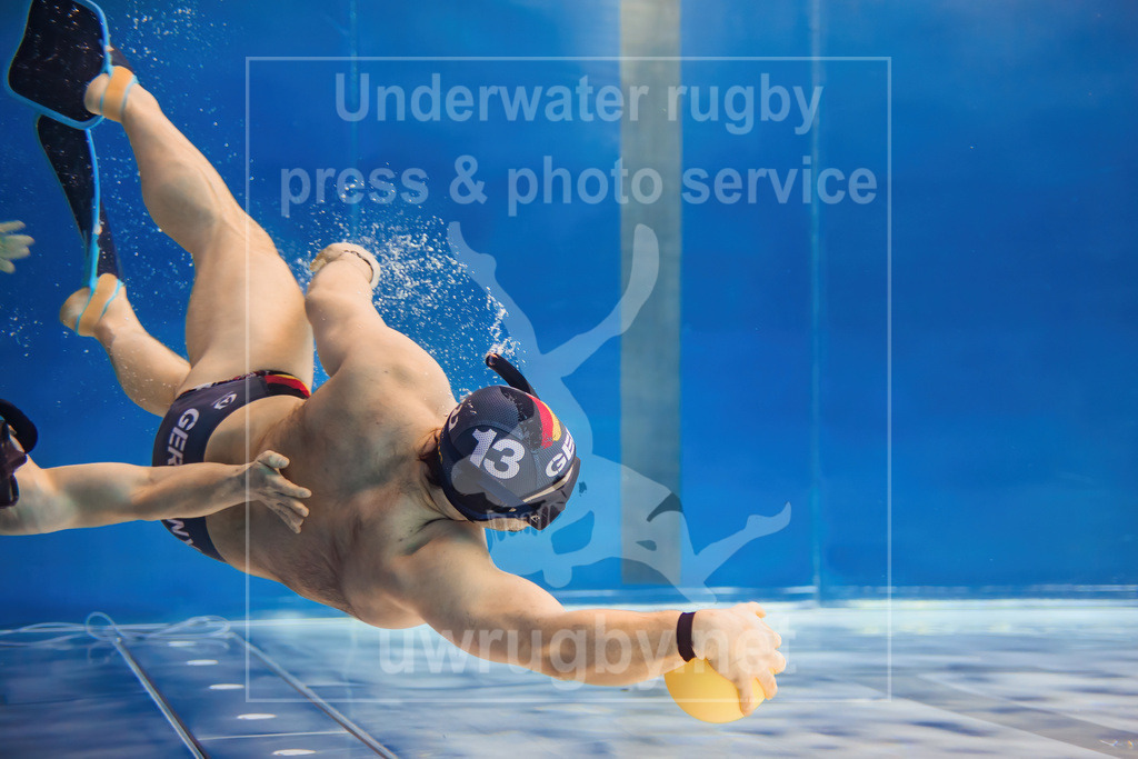 Herren-Nationalmannschaftslehrgang in Krefeld | Unterwasser-Aufnahmen der deutschen Herren-Nationalmannschaft im Unterwasser-Rugby - Realisiert mit Pictrs.com