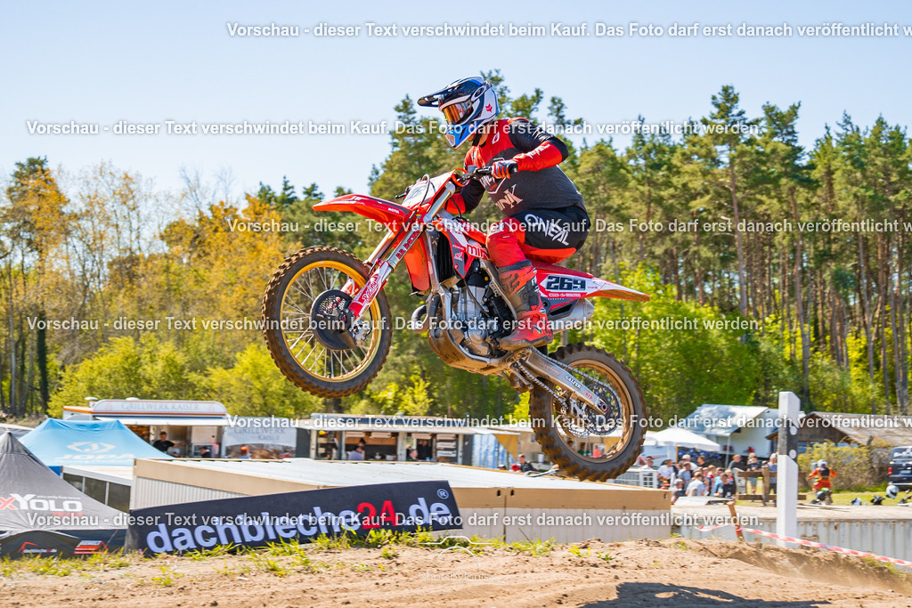 20260501_MCWriezen-2664 | Sportfotografin aus Berlin-Brandenburg mit Fokus auf Motocross. Ich halte deine sportliche Leistung und echte Emotionen auf und neben der Strecke professionell fest. Entdecke die Fotos von deinem Rennen und bestelle sie direkt hier im Shop.
