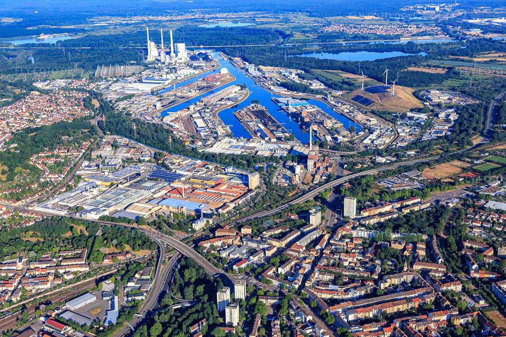 Luftbild: Industriegebiet Grünwinkel und Karlsruher Rheinhäfen von Osten im Ortsteil Mühlburg in Karlsruhe im Bundesland Baden-Württemberg in Deutschland. Foto: IMG_083877.jpg vom 26.07.2015 durch Werner Riehm/FLY-FOTO.de