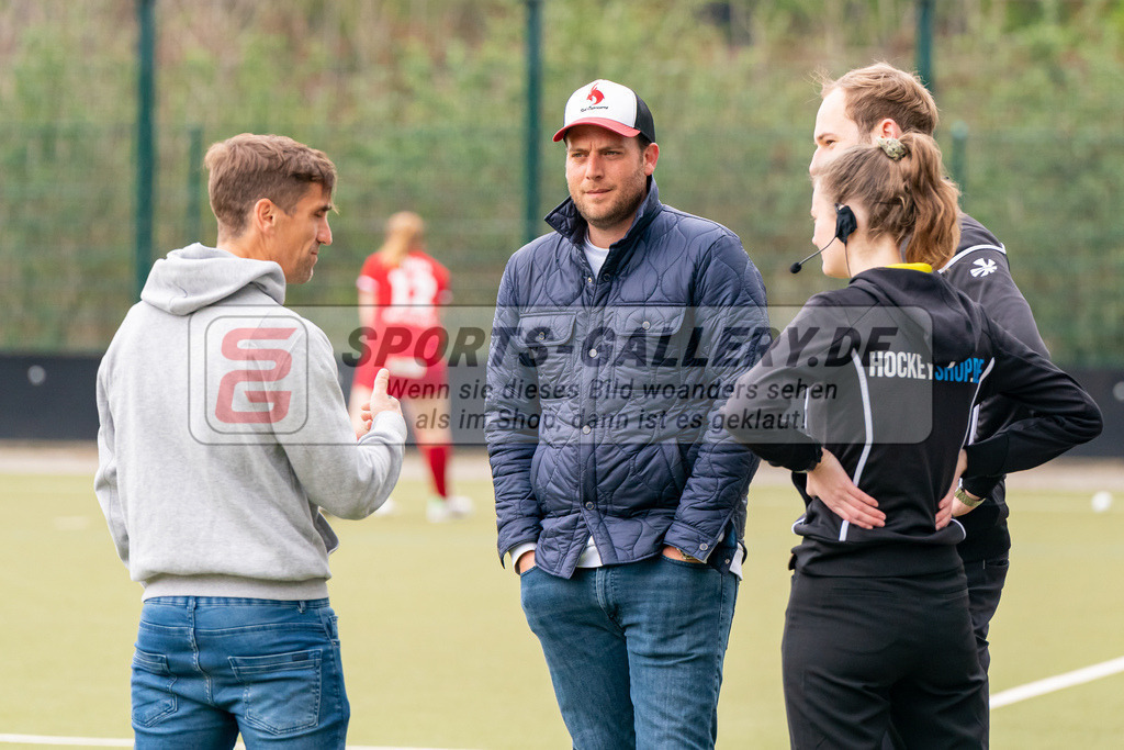 HK_20230416_901620 | 1. Bundesliga Damen Düsseldorfer HC - Rot-Weiss Köln am 16.4.2023 DHC Düsseldorf, Düsseldorf , Nico Sussenburger ( Trainer Düsseldorfer HC ) , Markus Lonnes ( Trainer Rot-Weis Köln )