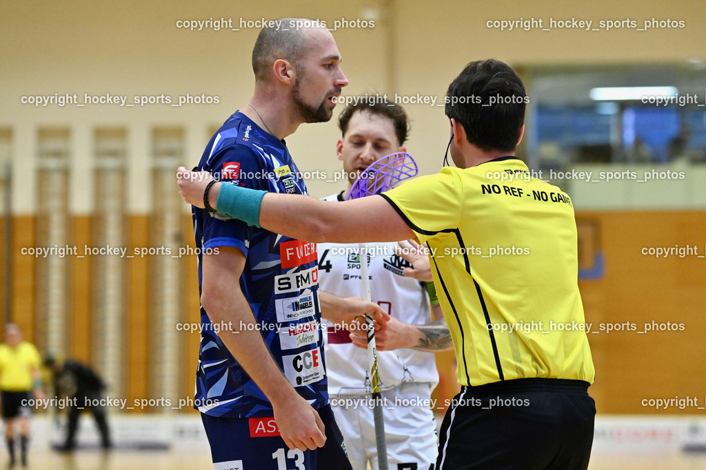 VSV Unihockey vs. KAC Floorball | #13 Jan Sláma VSV Unihockey, #72 Arttu Sorri KAC Floorball,  Christoph Gruber Referee, VSV Unihockey vs. KAC Floorball, VSV Unihockey vs. KAC Floorball am 28.03.2026 in Villach (Ballspielhalle St. Martin), Austria, (Photo by Bernd Stefan)