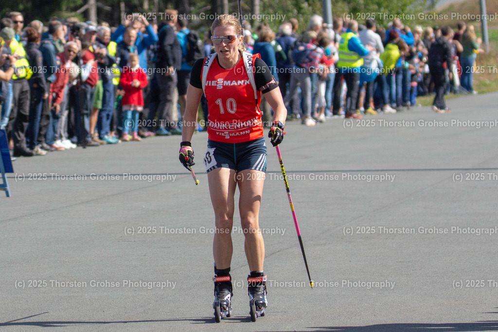 Deutsche Meisterschaften Biathlon 2018 | Deutsche Meisterschaften Biathlon 2018, Massenstart Frauen am 15.09.2018 in der DKB SKI ARENA in Oberhof, (Deutschland)

Bild: Franziska Hildebrand vom WSV Clausthal-Zellerfeld 7 BwB (10) - Realisiert mit Pictrs.com