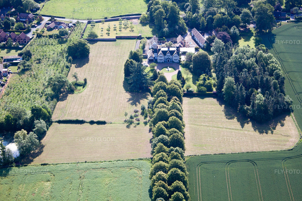 Aerial view: View of the town in Earls Croome in the state England, Great Britain. – Photo: IMG_40688(39642).jpg taken on 06/11/2011 by Werner Riehm/FLY-FOTO.com – Resolution of the original: 4752 x 3168 px