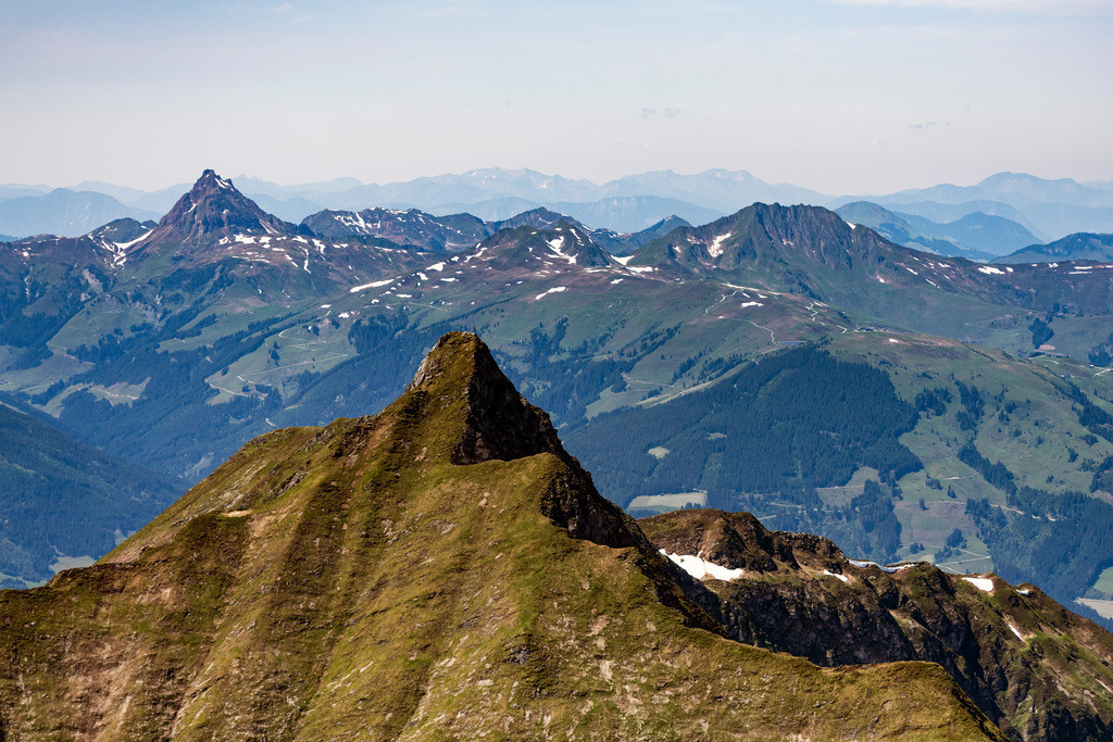 dr__0026598.jpg | MITTERSILL 25.06.2019 Felsen- Massiv und Berglandschaft des Pihapper, er ist ein Berg in der Venedig Gruppe der Hohen Tauern mit 2513m Höhe in Mittersill in Salzburg, Österreich. // Rock and mountain landscape of Pihapper, er ist ein Berg in of Venedig Gruppe of Hohen Tauern with 2513m Hoehe in Mittersill in Salzburg, Austria. Foto: Daniel Reiter