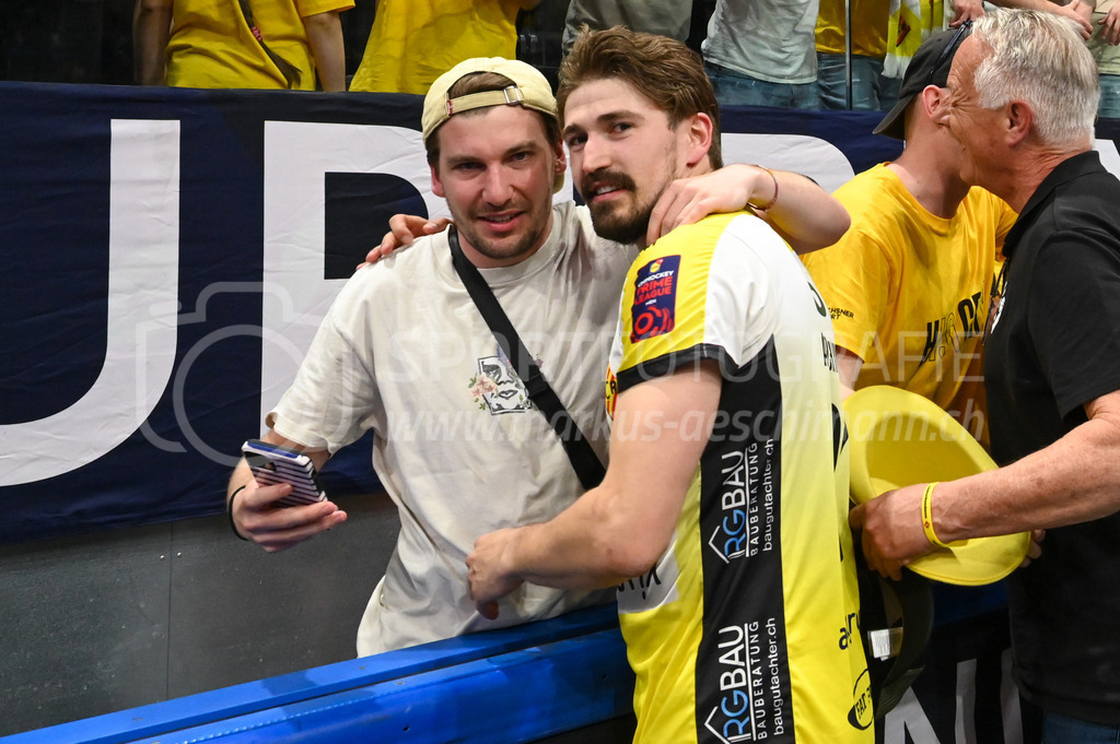 Zug United - HC Rychenberg - 25. April 2026 | Moritz Krebs und Tim Aeschimann (#81 HC Rychenberg Winterthur) am L-UPL Superfinal-Spiel zwischen Zug United und HC Rychenberg am 25. April 2026 in der BCF Arena, Fribourg, Schweiz.Bild: Sportfotografie Markus Aeschimann | www.markus-aeschimann.ch - Realisiert mit Pictrs.com