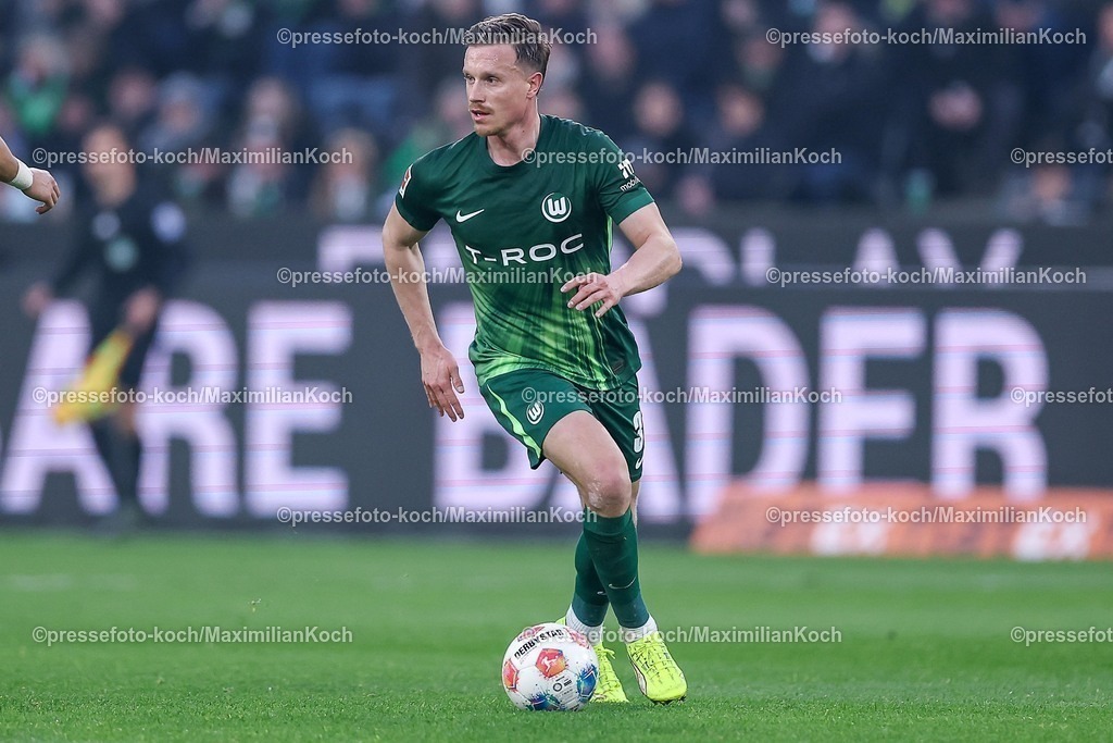 BMG13122502048 | 13.12.2025, Fußball, Borussia Mönchengladbach - VfL Wolfsburg, 1. Fußball Bundesliga, 14.Spieltag, Borussia-Park, Saison 2025 2026: Yannick Gerhardt&nbsp;(VfL Wolfsburg #31)  DFB regulations prohibit any use of photographs as image sequences and or quasi-video.