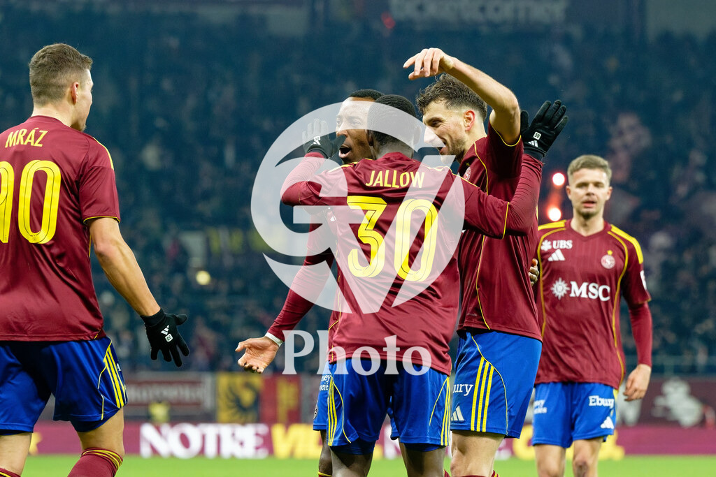 Brack Super League - Servette FC v FC Sion | Ablie Jallow (30 Servette FC) celebrates after scoring his team's third goal with teammates  during the Brack Super League match between Servette FC and FC Sion at Stade de Geneve in Geneva, Switzerland