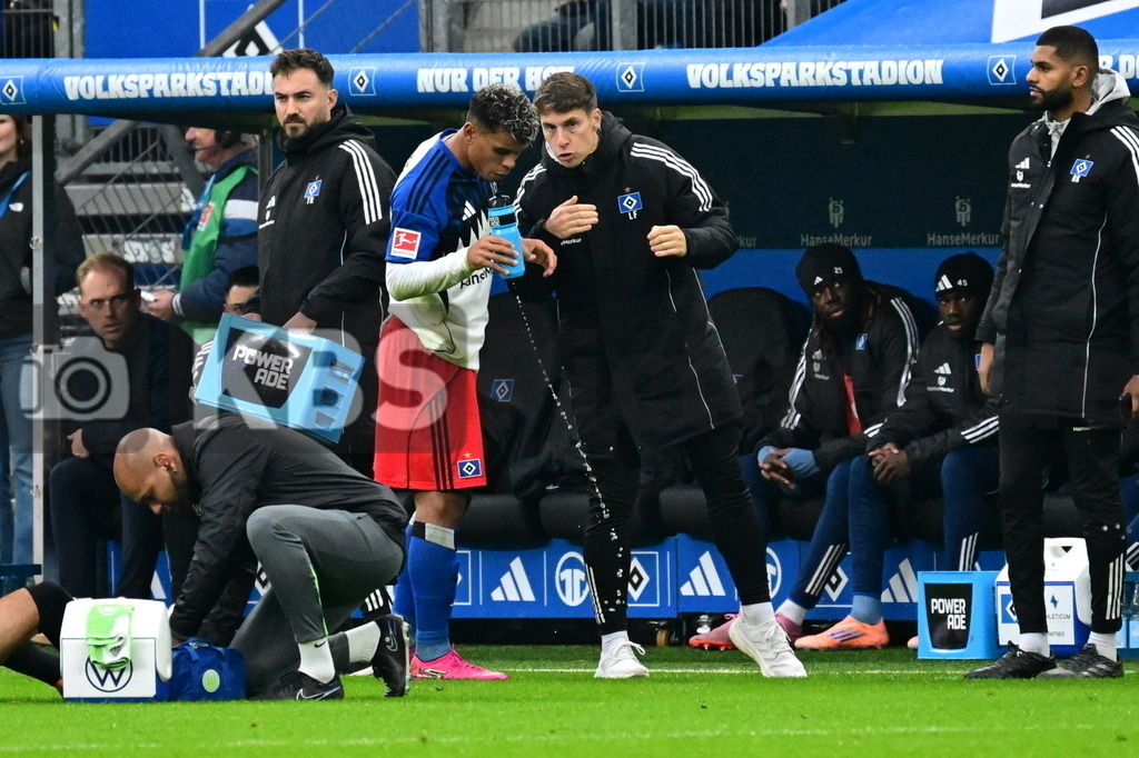KBS Picture_HSV-Wolfsburg_047 | v.l. Koenigsdoerffer Ransford-Yeboah (HSV) , Fave Loic Co-Trainer (HSV) ,Sportplatz :  Volksparkstadion, - Realisiert mit Pictrs.com