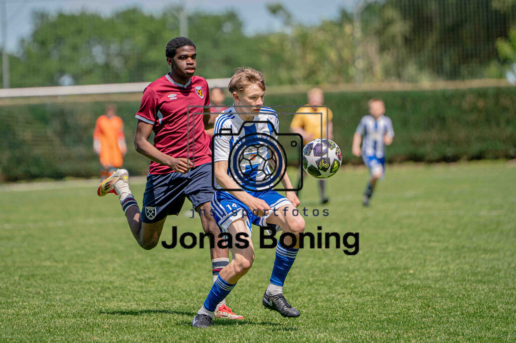 Fußball I C-Junioren I Saison 2025-2026 I Pfingsturnier Langförden I 14306 | jns.sportfotos - Realisiert mit Pictrs.com