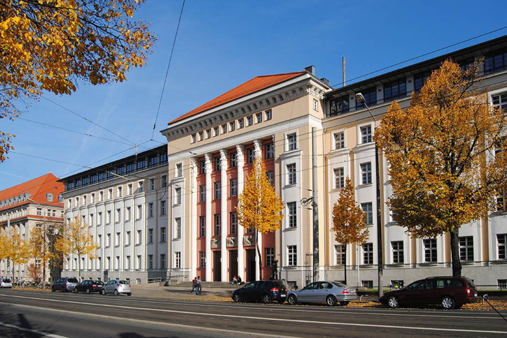 Karl-Liebknecht-Straße - HTWK Leipzig - Lipsius-Bau | Entdecke über 20 Kategorien Leipzig-Motive: Foto-Downloads, hochwertige Poster, Leinwand- & Fine-Art-Prints. Jetzt Lieblingsfoto im Bildlexikon Leipzig Shop bestellen!
