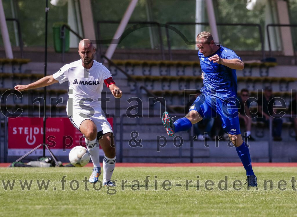 2023-09-02_007_SG_Markt_Schwaben_gegen_TSV_Hohenbrunn | Markt Schwaben, Deutschland, 02.09.2023:
Fußball, Kreisklasse 2023 / 2024, 3. Spieltag, (SG) Markt Schwaben gegen TSV Hohenbrunn, Endergebnis: 2:0

Jannis Giannantonio-Tillmann (SG Markt Schwaben, #2), Christoph-Dietrich von Keller (TSV Hohenbrunn, #14)

Foto: Christian Riedel / fotografie-riedel.net