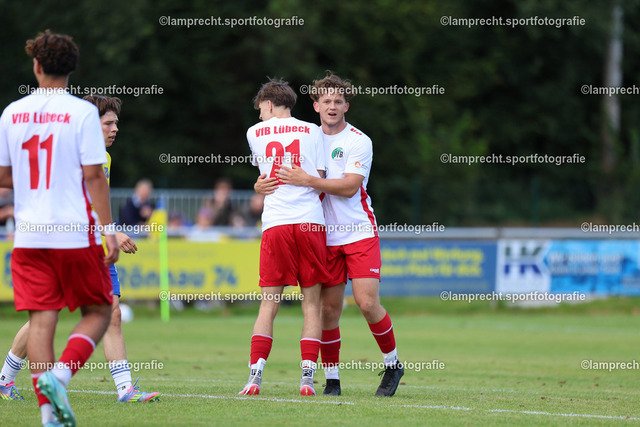Fußball I Herren I Senioren Landesliga Holstein I 5. Spieltag I SC Rönnau - VfB Lübeck U21 I 23.08.2025.0044 | v.l. Kevin Voeks (21, VfB Lübeck U21), Torben Sachau (26, VfB Lübeck U21) - Realisiert mit Pictrs.com