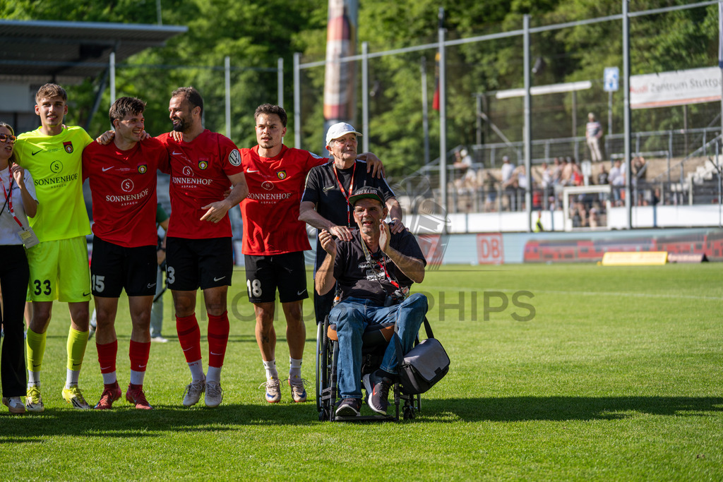 Stuttgarter Kickers vs. SG Sonnenhof Großaspach, Fussball, WFV-Pokal, Finale, 23.05.2026 | Team jubelt nach Abpfiff mit Fans, Zuschauern und Verantwortlichen,Stuttgarter Kickers vs. SG Sonnenhof Großaspach, Fussball, WFV-Pokal, Finale, 23.05.2026