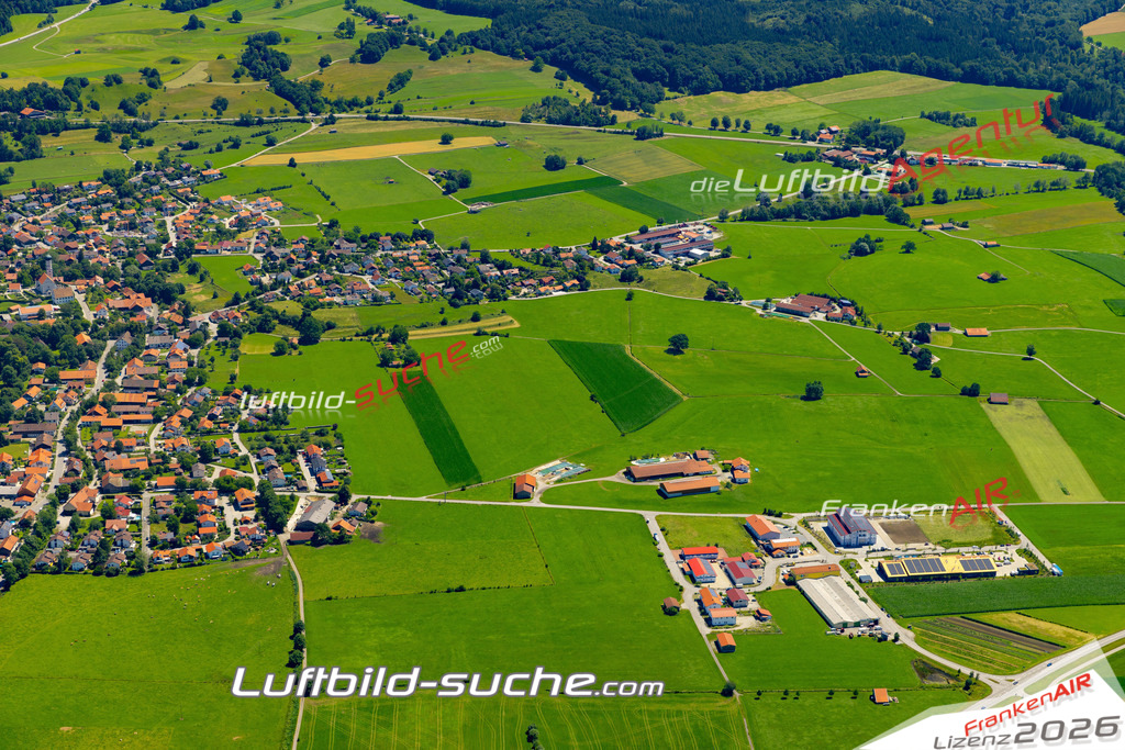 Aktuelles Luftbild von  Pähl - Die Luftaufnahme wurde 2022 mittels UL-Flugzeug erstellt ( keine Drohne ) - hochauflösende Kamera-Systeme von  Canon -Beste Qualität - Für grossformatige Ausdrucke geeignet. Die Geschenkidee !