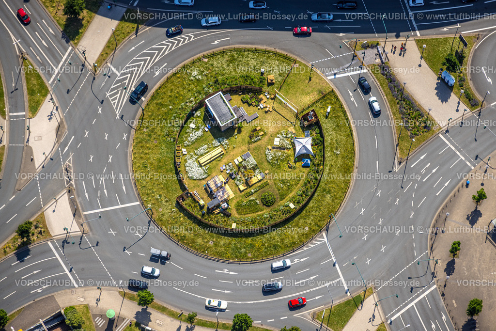 Essen220502297 | Luftbild, Ökologisches Dorf im Kreisverkehr am Limbecker Platz, Stadtkern, Essen, Ruhrgebiet, Nordrhein-Westfalen, Deutschland