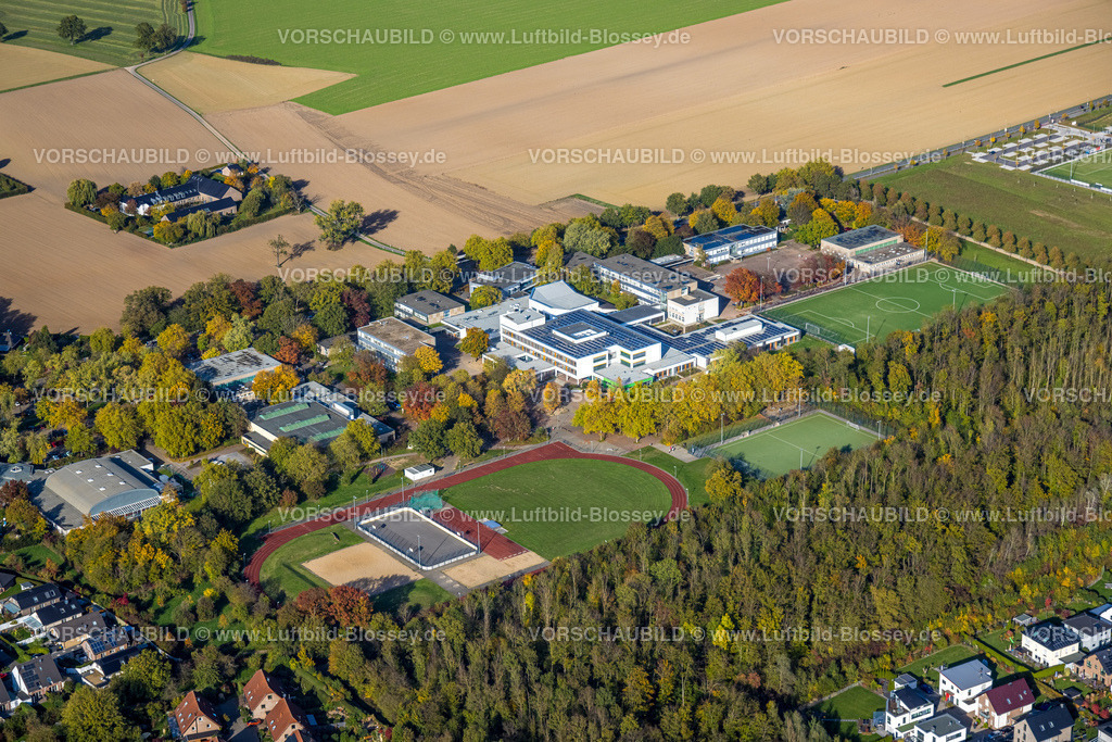 Neukirchen-Vluyn221005046 | Luftbild, Schulzentrum mit Sportanlage, Städtische Gesamtschule, Neukirchen, Neukirchen-Vluyn, Ruhrgebiet, Niederrhein, Nordrhein-Westfalen, Deutschland