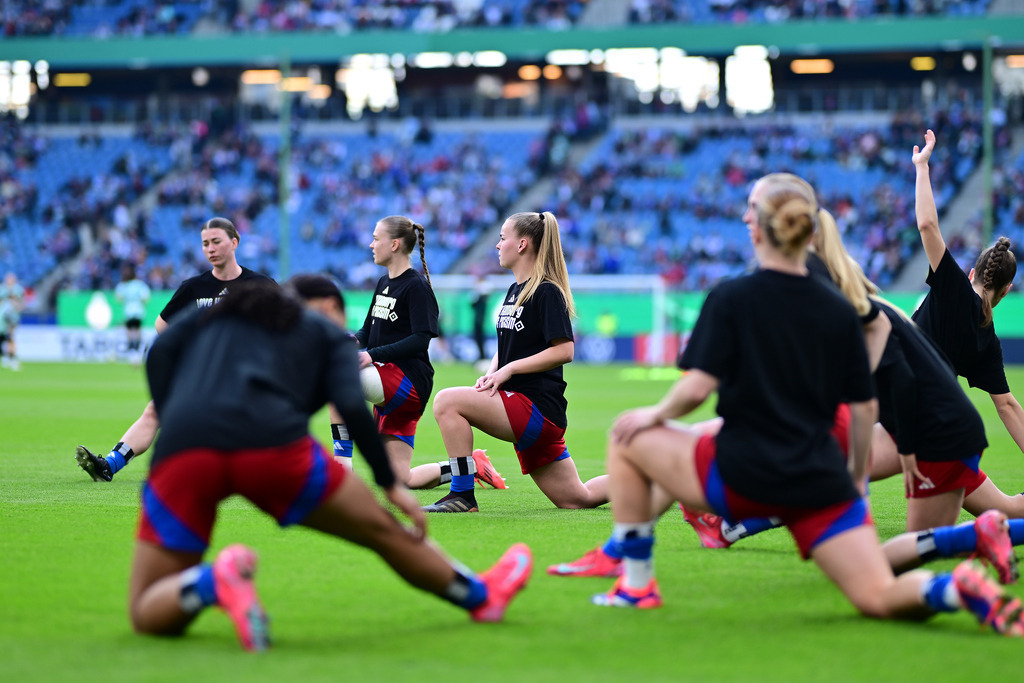 Fußball I Frauen I Saison 2024-2025 I DFB-Pokal I Halbfinale I Hamburger SV - SV Werder Bremen | Der Sportfotograf. - Realisiert mit Pictrs.com