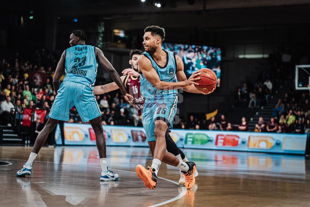 Basketball | Männer | Saison 2024/2025 | BKT EuroCup | Veolia Towers Hamburg vs. 7Bet-Lietkabelis Panevezys | 21.01.2025 | Kennet Ogbe (#25, Veolia Towers Hamburg)
