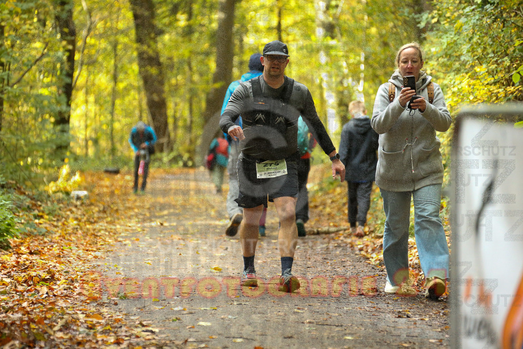 251026_1437_EX1_4178 | Sportfotografie im Rhein-Sieg Kreis, Köln, Bonn, NRW, Rheinland Pfalz, Hessen, etc. Unser Tätigkeitsfeld umfasst den Laufsport vom Volkslauf über den Marathon, Duathlon, Triathon bis zum Ultralauf wie Kölnpfad Ultra oder Schindertrail.