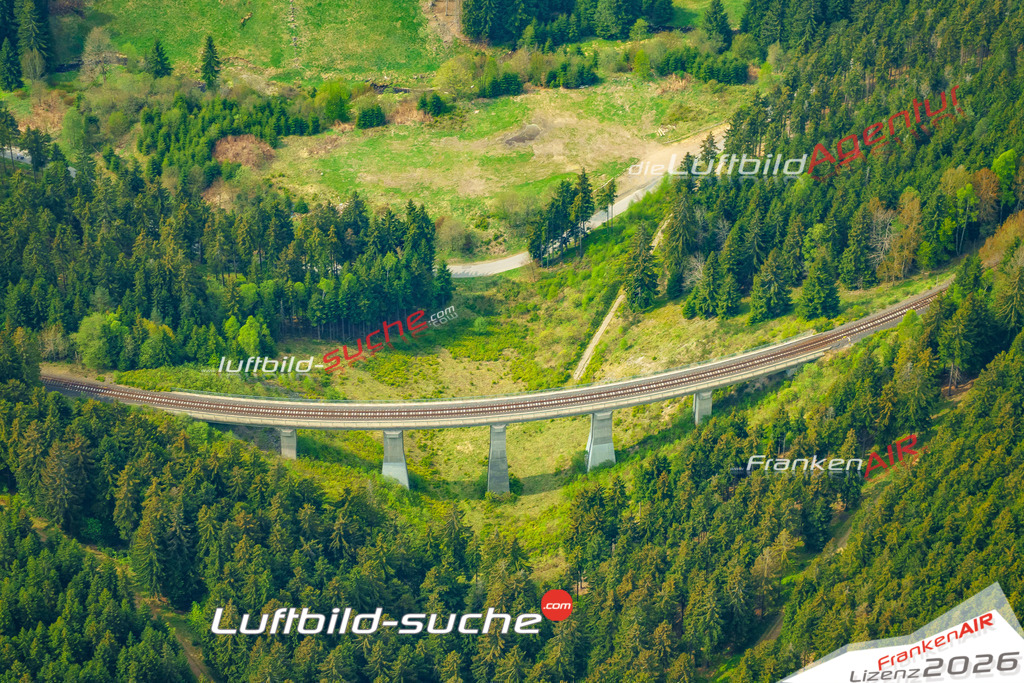 Die Luftaufnahme der Stadt Lauscha wurde vom UL-Flugzeug heraus erstellt ( keine Drohne )- hohe Auflösung für beste Qualität