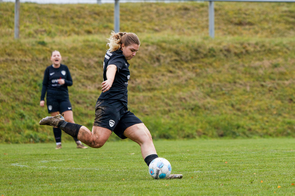 HOHFCH_251109_8623 | 1.FC Heidenheim 1846 II vs. GAST, Fußball, Frauen, Bezirksliga, 2025/2026, X. Spieltag, 03.10.2025 in Heidenheim, Kunstrasen b. Voith-Arena West(Foto: Michael Bulling) - Realisiert mit Pictrs.com