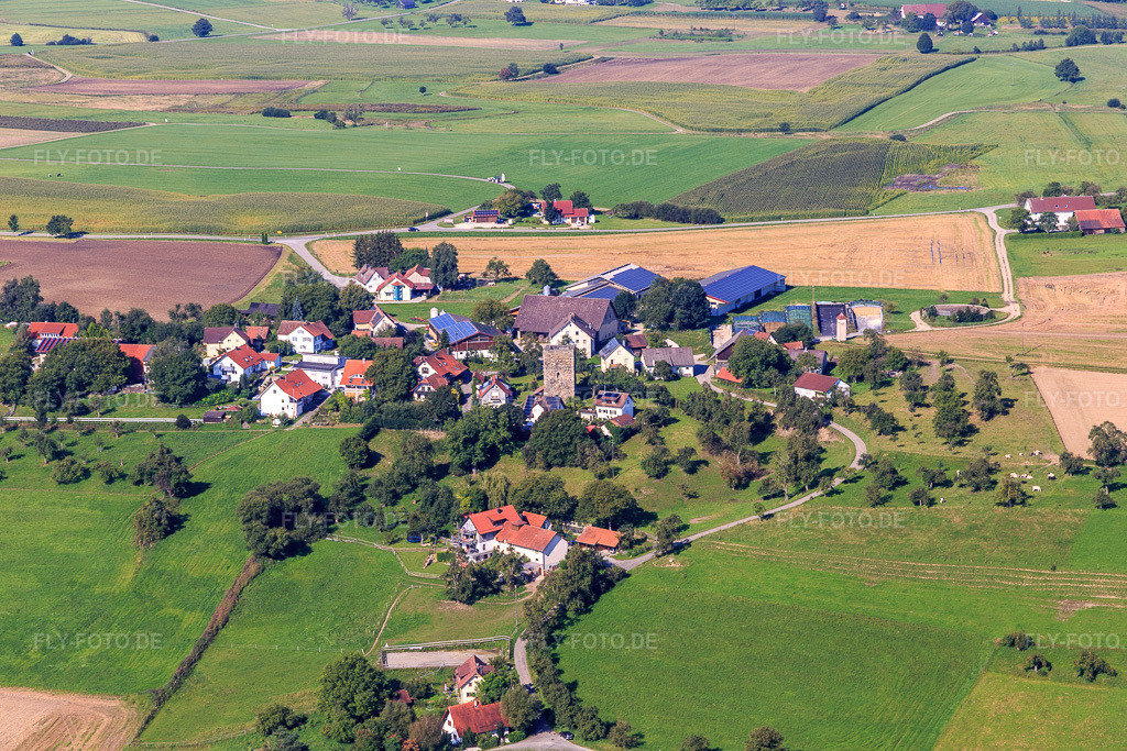 Luftbild: Ortsansicht von Osten im Ortsteil Hatzenturm in Wolpertswende im Bundesland Baden-Württemberg in Deutschland. – Foto: IMG_129073.jpg vom 04.09.2021 durch Werner Riehm/FLY-FOTO.de – Auflösung des Originals: 5472 x 3648 px