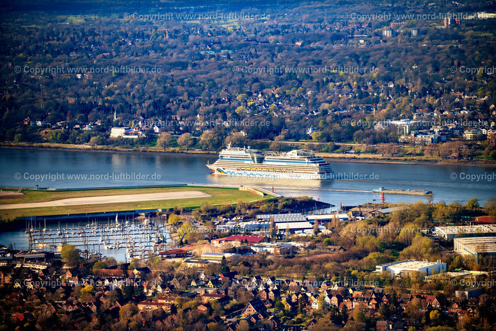 Hamburg_Finkenwerder_AIDA_Mar_ELS_4422060425 | HAMBURG 06.04.2025 Kreuzfahrt- Passagier- und Fahrgast- Schiff " Aidamar " in Fahrt vor der Landbahn in Finkenwerder im Bundesland Hamburg, Deutschland. Weiterführende Informationen bei: AIDA Cruises - German Branch of Costa Crociere S.p.A.. // Cruise passenger ship "Aidamar" in motion in front of the land railway in Finkenwerder in the state Hamburg, Germany. Further information at: AIDA Cruises - German Branch of Costa Crociere S.p.A.. Foto: Martin Elsen
