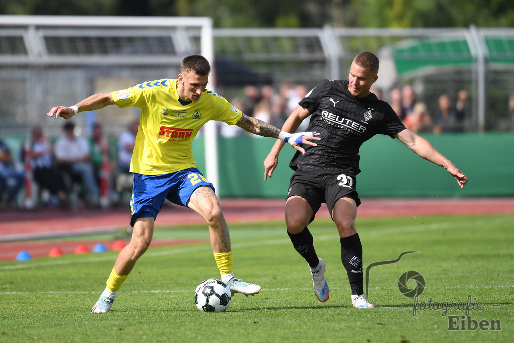 SV Atlas-Delmenhorst-Borussia Mönchengladbach | DFB-Pokal 1. Runde;SV Atlas Delmenhorst (gelb)-Borussia Mönchengladbach (schwarz) am 17.08.2025 in Oldenburg (Marschweg-Stadion), Photo: Philip Eiben 2025 - Realisiert mit Pictrs.com