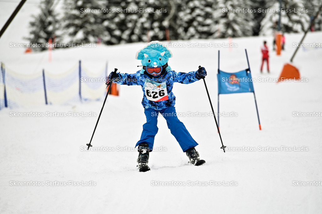 SRF_20.02.2026_0648 | Skirennfotos,Serfaus,Fiss,Ladis,Kinderskirennen,Winter,Tirol,Oberland,skirace,SFL,feelfree,weil wir's genießen,ski,Ski,skifahren,Sonnenplateau, - Realisiert mit Pictrs.com