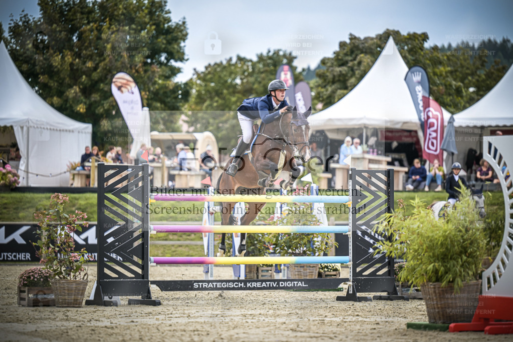DOS_2450 | Entdecke hochwertige Reitturnierfotos von Foto Oger. Professionell, emotional und authentisch – jetzt Lieblingsmomente im Shop bestellen. - Realisiert mit Pictrs.com
