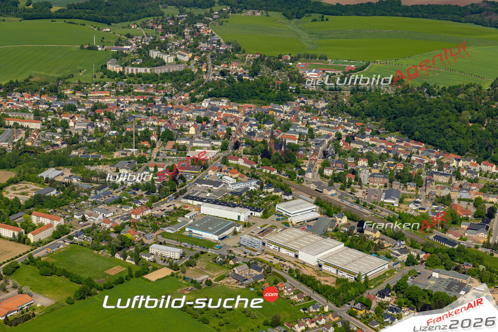 Das Luftbild der Stadt Hainichen wurde 2022 vom Flugzeug heraus erstellt (keine Drohnen-Aufnahmen) Aufnahmehöhe ca.450 Meter- hohe Bildauflösung und Druck-Qualität. Garantiert!