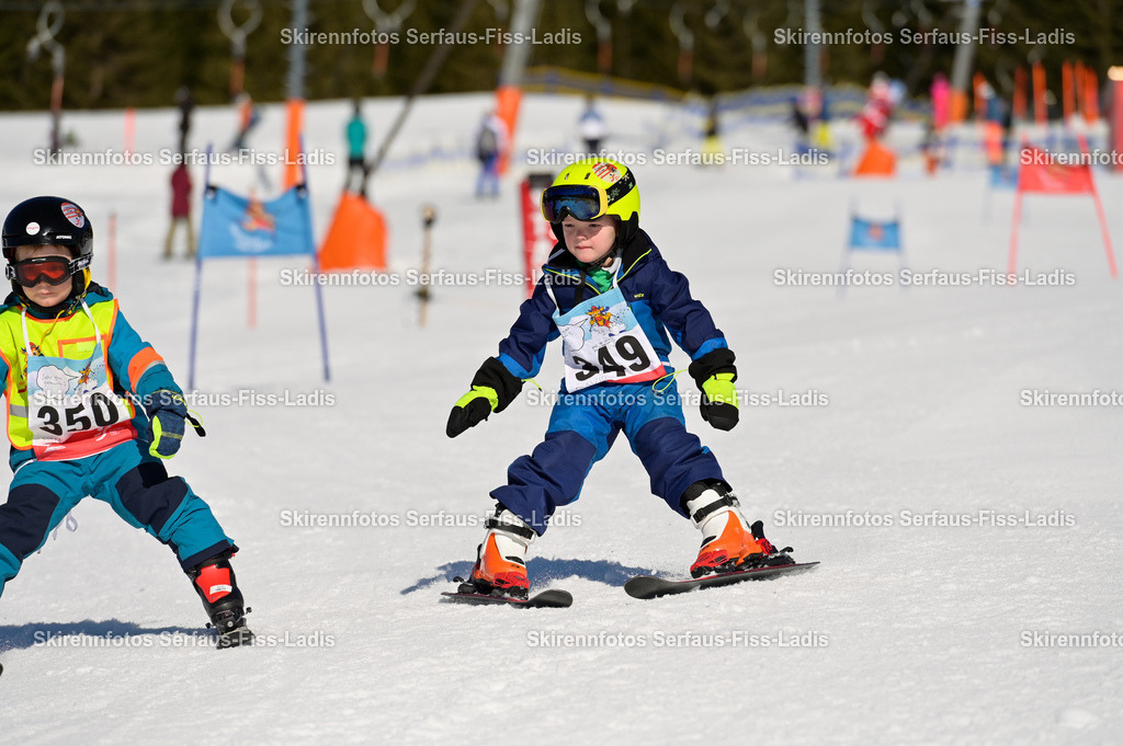 SRF_27.02.2026_142 | Skirennfotos,Serfaus,Fiss,Ladis,Kinderskirennen,Winter,Tirol,Oberland,skirace,SFL,feelfree,weil wir's genießen,ski,Ski,skifahren,Sonnenplateau, - Realisiert mit Pictrs.com