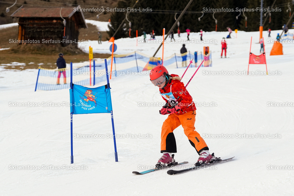 SRF_02.01.2026_1104 | Skirennfotos,Serfaus,Fiss,Ladis,Kinderskirennen,Winter,Tirol,Oberland,skirace,SFL,feelfree,weil wir's genießen,ski,Ski,skifahren,Sonnenplateau, - Realisiert mit Pictrs.com