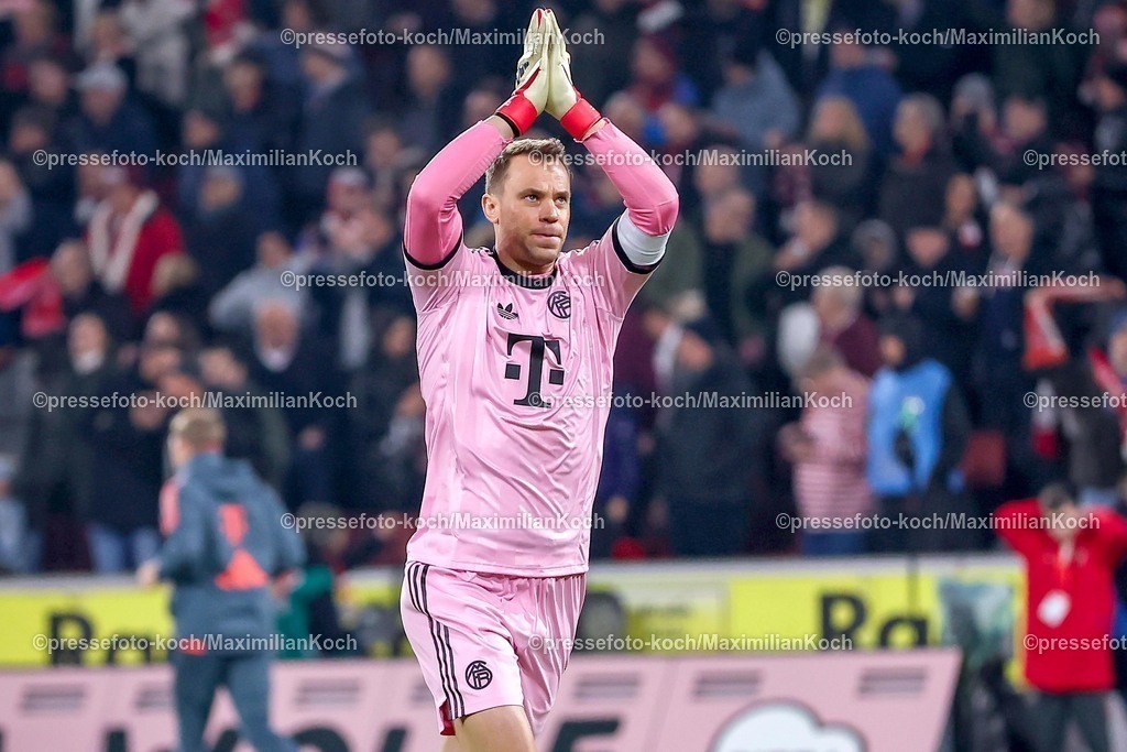 1FC14012601081 | 14.01.2026, Fußball, 1. FC Köln - FC Bayern München, 1. Fußball Bundesliga, 17. Spieltag, RheinEnergie-STADION, Saison 2025 2026: Torwart Manuel Neuer (FC Bayern Muenchen #01)  DFB regulations prohibit any use of photographs as image sequences and or quasi-video.