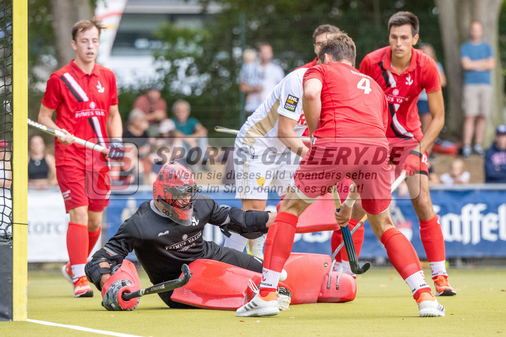 SFE_20220903_0137 | Emiliano Bosso ( Torwart TSV Mannheim #1 ) Dario Benke( TSV Mannheim #4 )  ; 1. Bundesliga Hockey Herren Rot-Weiss Köln - TSV Mannheim am 03.09.2022 in Köln (KTHC Stadion Rot-Weiss Köln Tennis and Hockey Club), Photo: Stephan Fehrmann 2022 (Sports-Gallery)