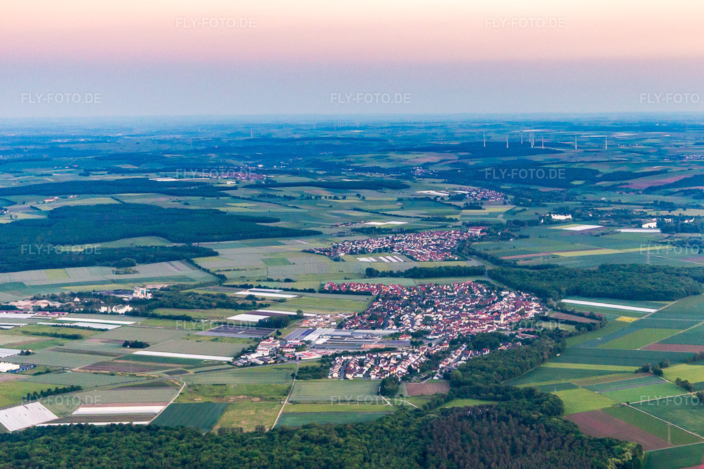 Luftbild: Ortsansicht in Gochsheim im Bundesland Bayern in Deutschland. Foto: IMG_100508.jpg vom 27.05.2017 durch Werner Riehm/FLY-FOTO.de