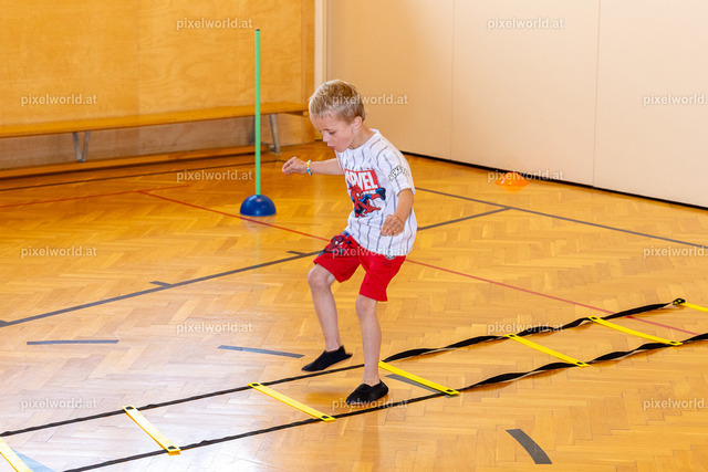 Sport in der Volksschule mit Sabrina Wrann | Bildershop von pixelworld.at - Realisiert mit Pictrs.com