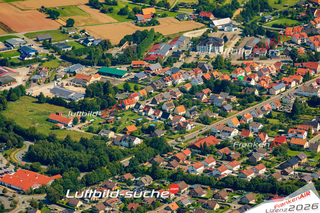 Neue Luftbildaufnahme der Stadt Willebadessen - Das Luftbild wurde 2025 vom UL-Flugzeug heraus erstellt ( keine Drohnenaufnahme ) - Hochauflösende Luftaufnahme - für Wandbilder und großformatige Ausdrucke geeignet. Das besondere Geschenk!Hier alle&nbsp;Infos zur Lizenzierung der LuftaufnahmeWir fliegen auch dieses Jahr wieder in Ihre Region um Luftbilder zu erstellen.- Luftbild anfragen