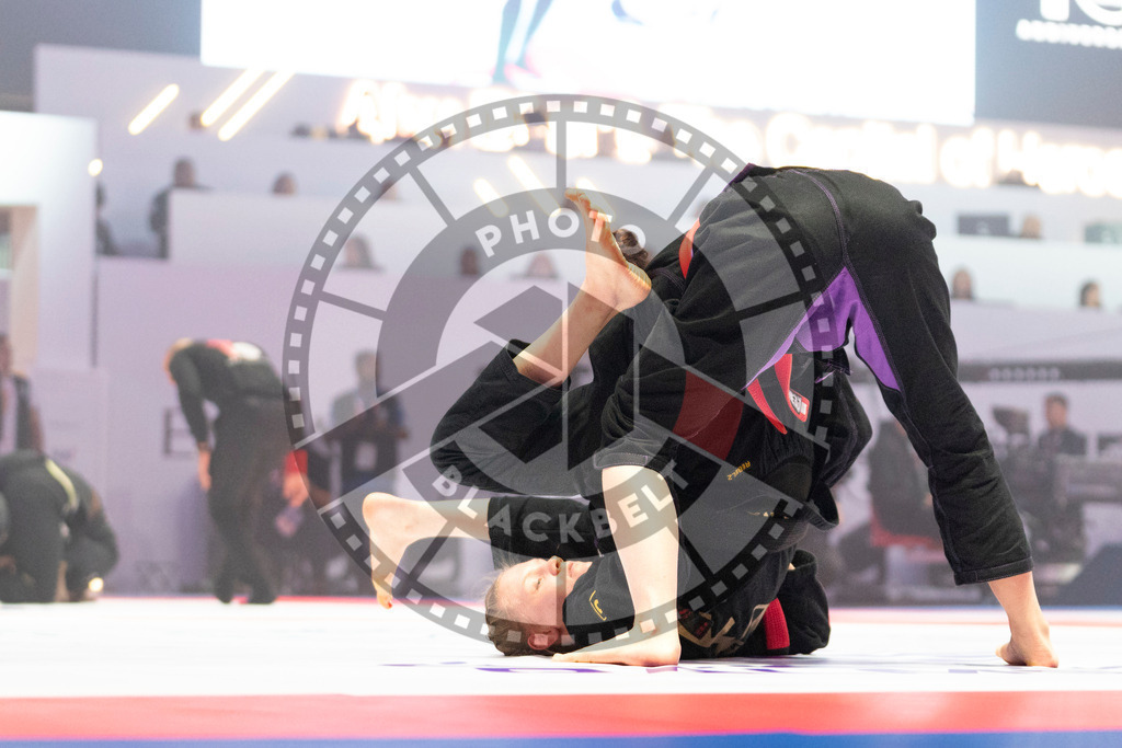 20231109PBB3099 | Fighters compete during the AJP World Professional Championship in the Mubadala Arena in Abu Dhabi, Arab United Emirates, on November 9, 2023.