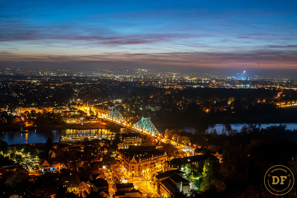 1.1-Galaktisch-BW+SU+Licht | Geschenke, Wandbilder und Accessoires mit Motiven aus Dresden und anderen schönen Orten zur Verschönerung Deines zu Hauses und zum verschenken gewünscht? Wähle Deine Lieblingsbild auf dem Produkt Deiner Wahl. 