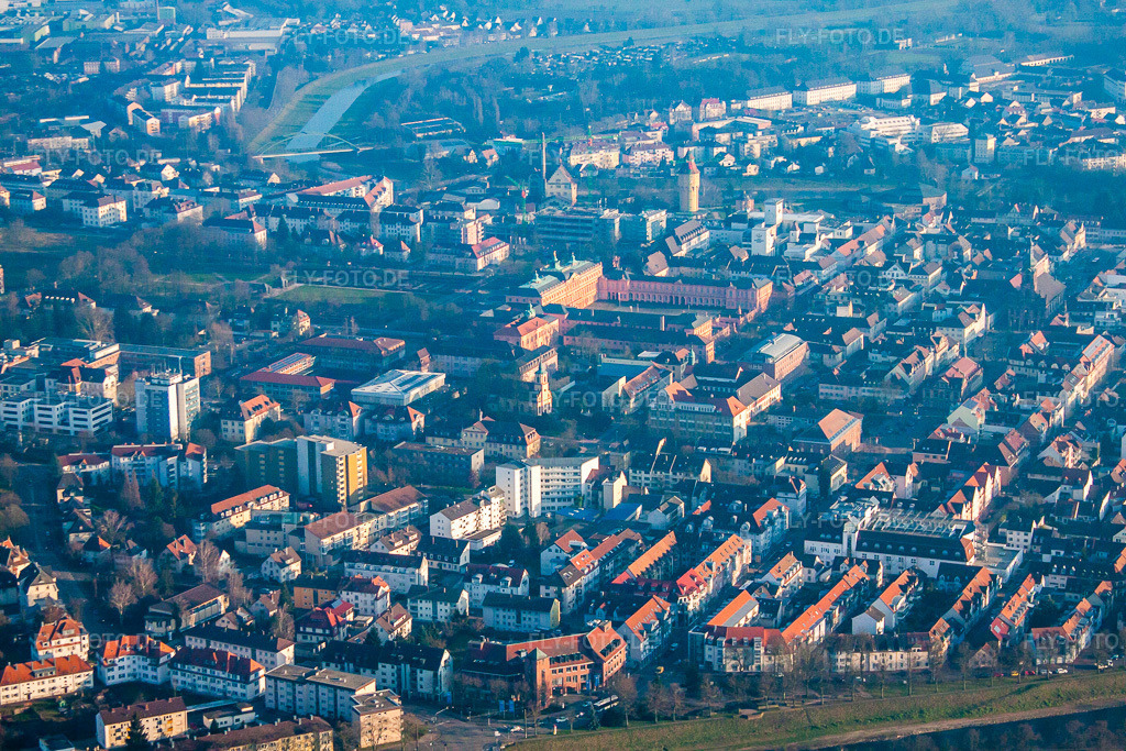 Luftbild: Ortsansicht von Westen in Rastatt im Bundesland Baden-Württemberg in Deutschland. Foto: IMG_61971.jpg vom 31.01.2014 durch Werner Riehm/FLY-FOTO.de
