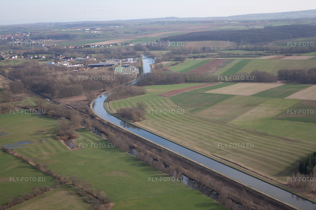 Vue aérienne: Vue de la ville à Steinbourg dans le département Bas Rhin, France. Photo: IMG_38569.jpg prise le 20/03/2011 par Werner Riehm/FLY-FOTO.eu – Résolution de l'original: 4752 x 3168 px
