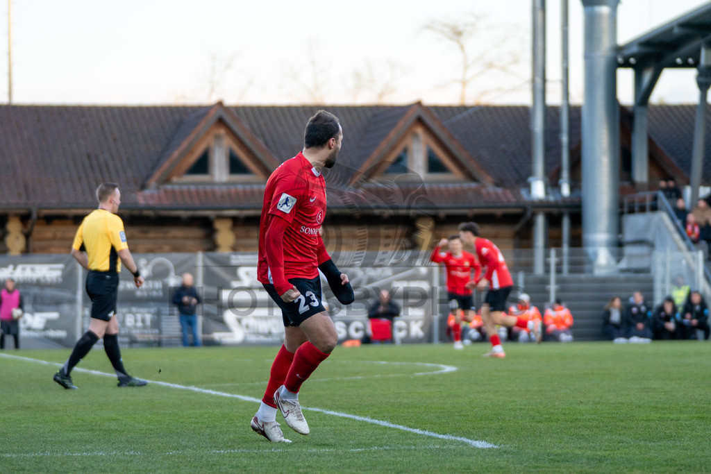 SG Sonnenhof Grossaspach vs. SSV Ulm 1846 Fussball, Fussball, WFV-Pokal, Viertelfinale, 01.04.2026 | Fabian Eisele (SG Sonnenhof Grossaspach, #23) jubelt nachdem er sein Team in Fuehrung gebracht hat per Kopfball,SG Sonnenhof Grossaspach vs. SSV Ulm 1846 Fussball, Fussball, WFV-Pokal, Viertelfinale, 01.04.2026