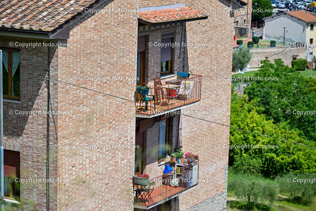 Italien_ Toscana_ Siena_ 27.05.2024-5 | 27.05.2024, Italien, ITA, Toskana, Siena im Bild Stadtansichten, Gebäude, Architektur, Touristen, Historisch, Souvenier, Piazza Del Campo, Dom von Siena


Siena ist Hauptstadt der Provinz Siena und gilt als eine der schönsten Städte der Toskana und Italiens. Die historische Altstadt gehört seit 1995 zum UNESCO-Welterbe. 

