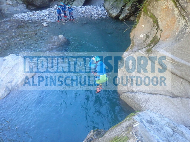 PC020054 | Bestelle die Bilder deines Berg- oder Wasser-Abenteuers mit Mountain Sports bequem von zu Hause aus direkt über unseren Online Fotoshop von pictrs.com. - Realisiert mit Pictrs.com