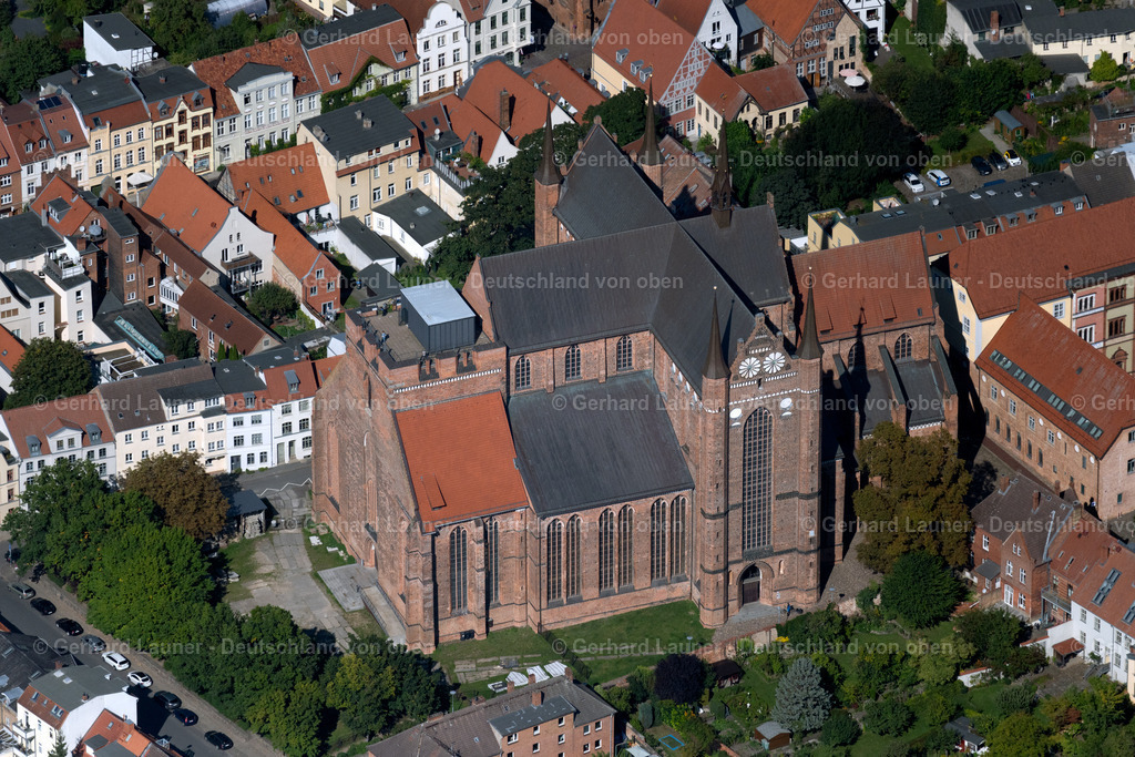 4062208 | WISMAR 08.09.2021 Kirchengebäude der St. Georgenkirche in Wismar im Bundesland Mecklenburg-Vorpommern, Deutschland. // Church building St. Georgenkirche in Wismar in the state Mecklenburg - Western Pomerania, Germany. Foto: Gerhard Launer